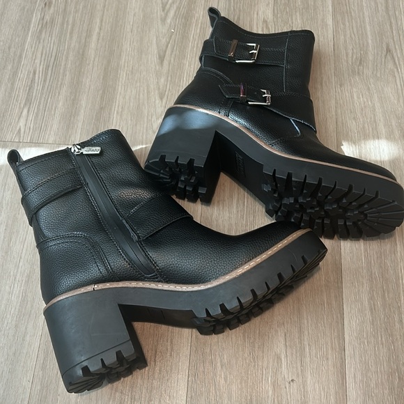 BLONDO Reno Weatherproof combat boots black chunky heels NWOB 8.5 - Picture 2 of 10